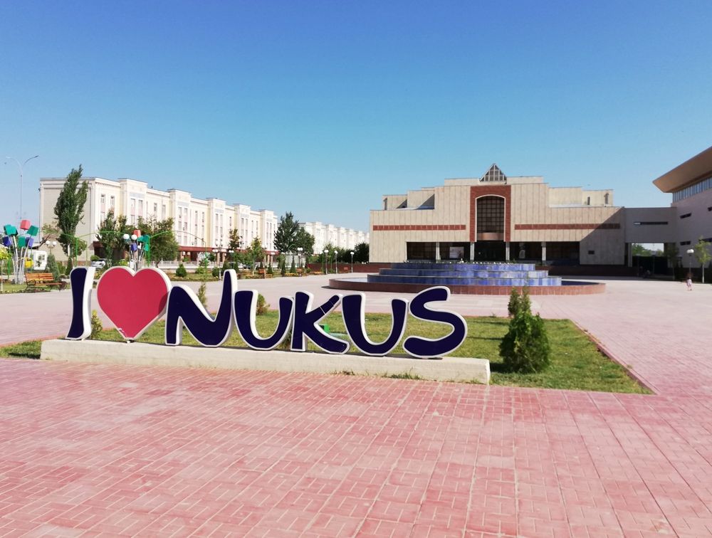 Qaraqalpaqstan paytaxtı Nókis kóshesiniń kórinisi